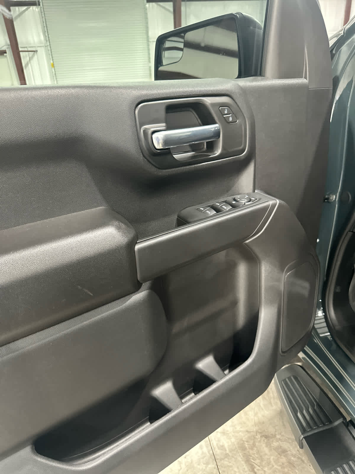 Used 2026 Chevrolet Silverado 1500 Custom Trail Boss w/ LPO, Dark Essentials Package AWD/4WD image 17