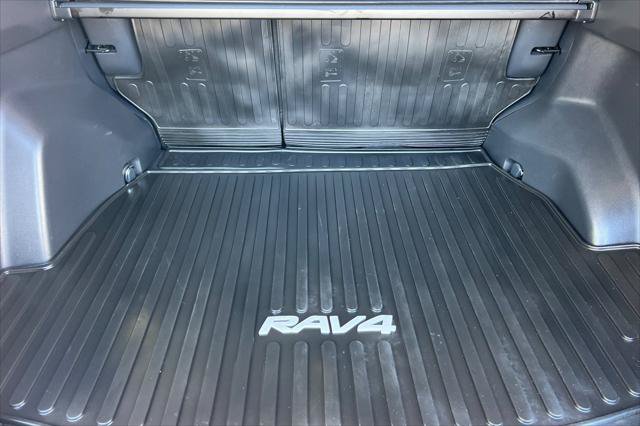 Certified 2022 Toyota RAV4 XLE w/ XLE Grade Weather Package AWD/4WD image 16