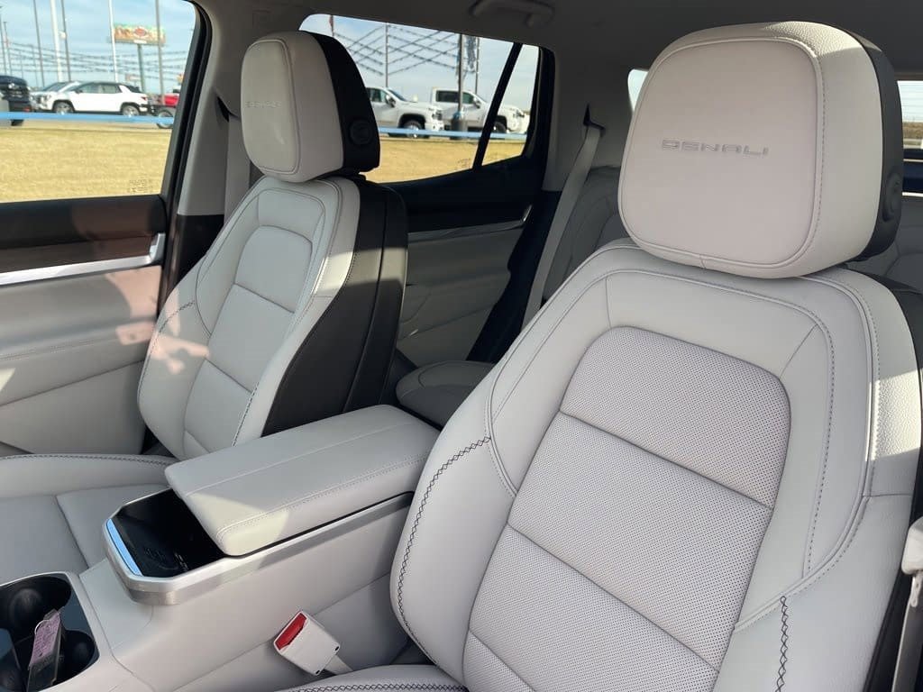 New 2026 GMC Terrain Denali w/ LPO, Black Badging Package image 10