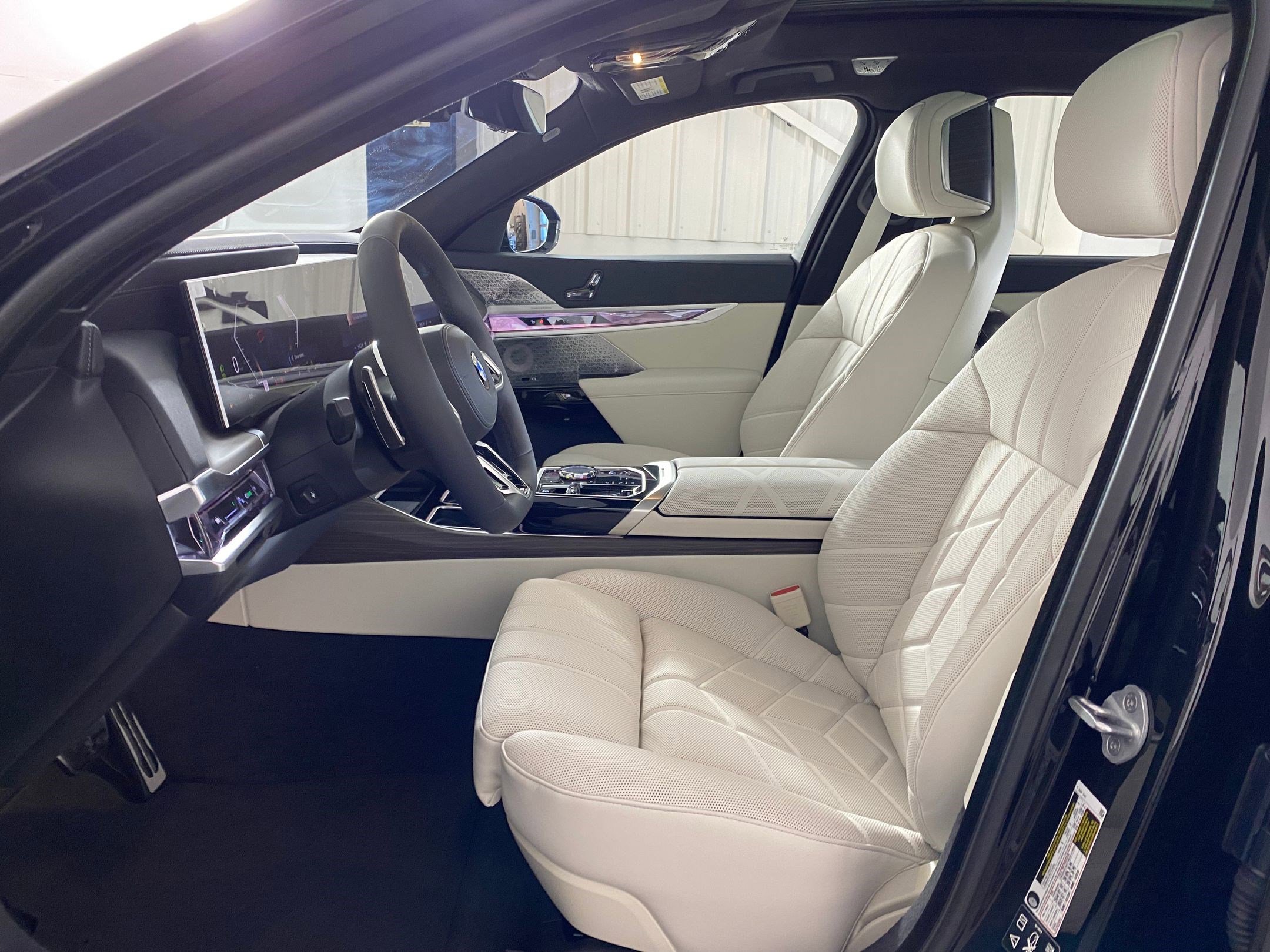 New 2026 BMW 760i xDrive w/ Executive Package image 4