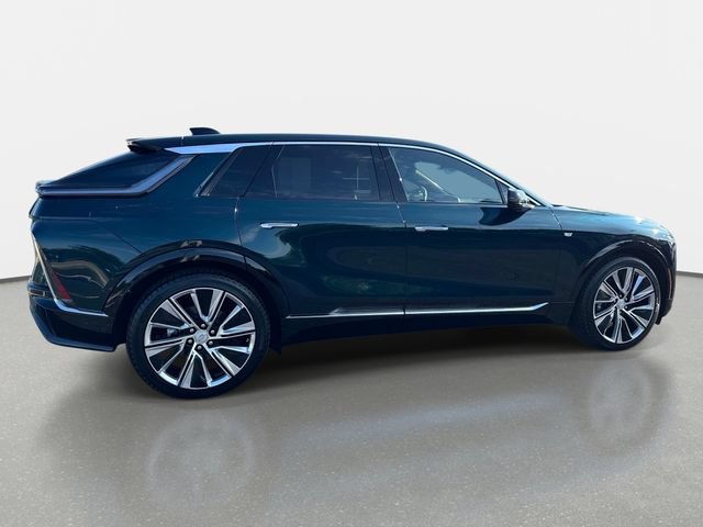Certified 2025 Cadillac Lyriq Luxury w/ LPO, Floor Liner Package AWD/4WD image 6