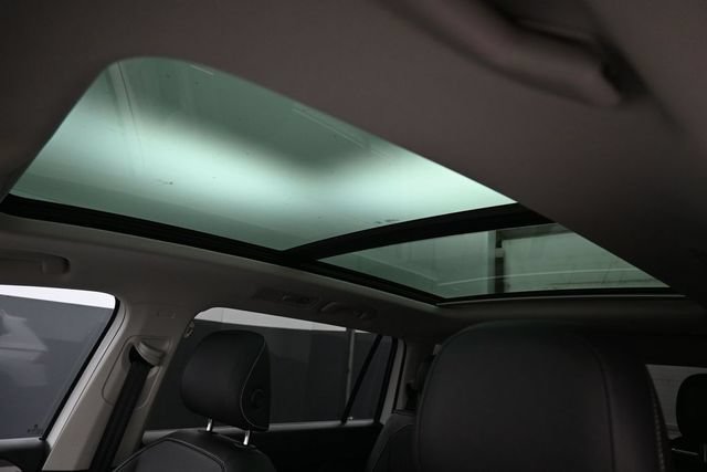 Used 2023 Volkswagen Tiguan SE w/ Panoramic Sunroof Package FWD image 26
