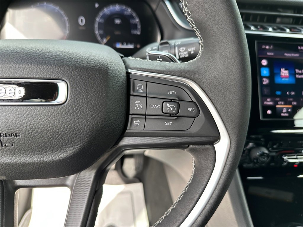 New 2025 Jeep Grand Cherokee Altitude image 20