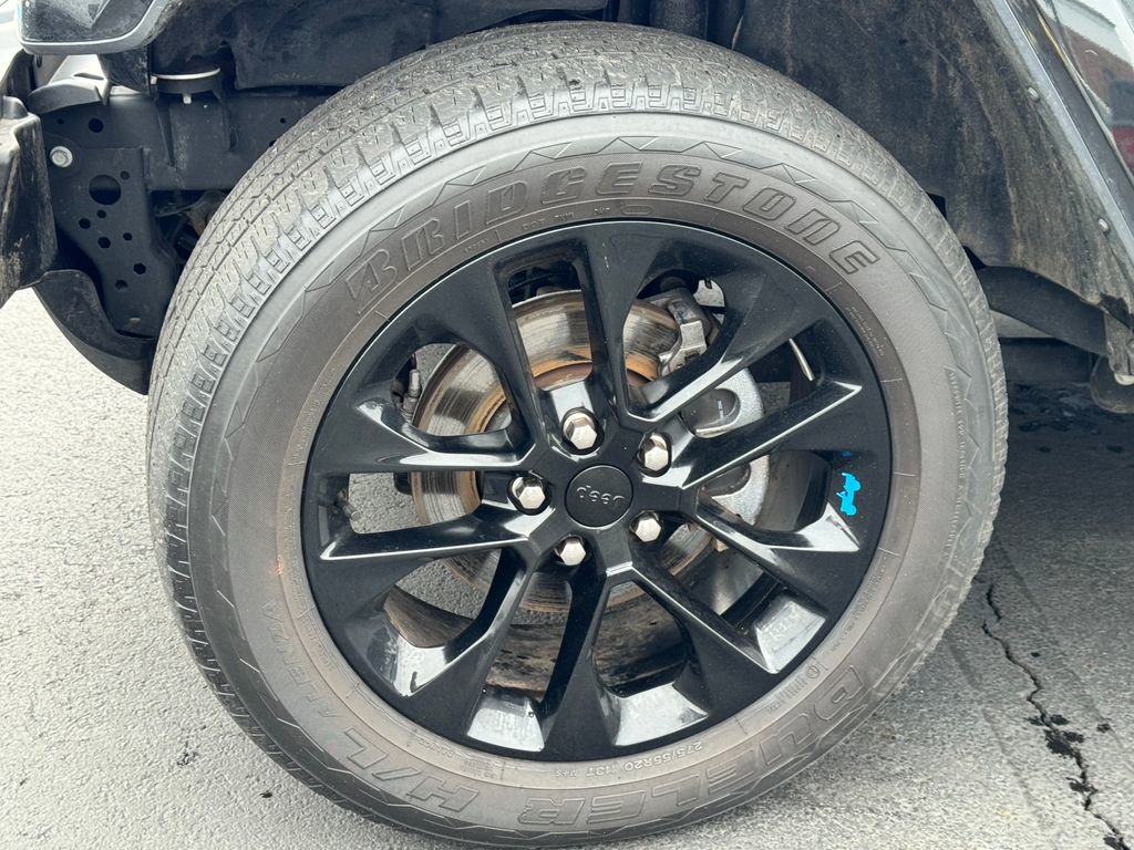 Used 2023 Jeep Wrangler Unlimited Sahara w/ Cold Weather Group image 9