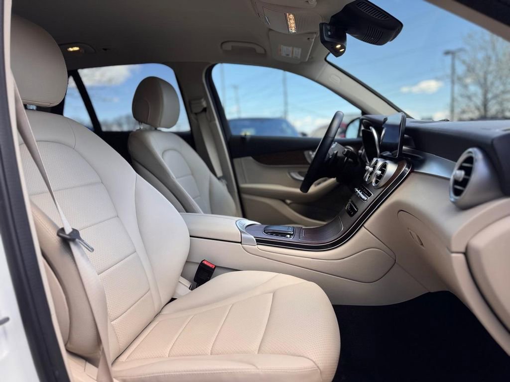 Used 2022 Mercedes-Benz GLC 300 4MATIC w/ Premium Package Lite image 25