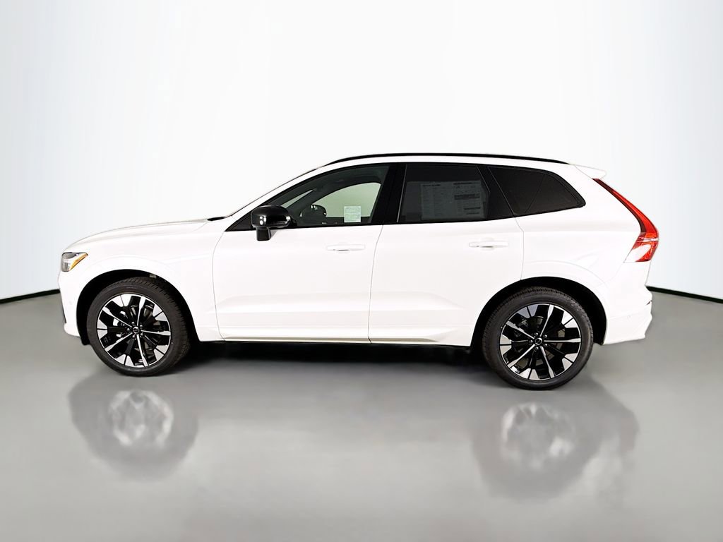 Used 2026 Volvo XC60 B5 Plus w/ Climate Package PRO image 4
