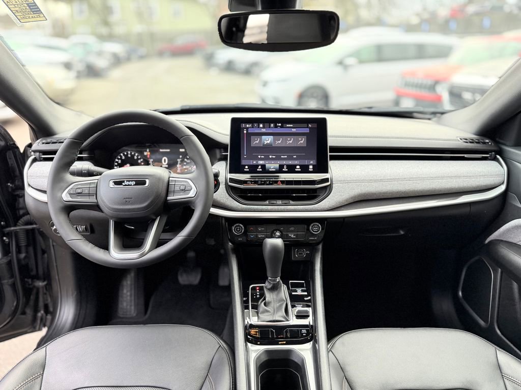 Used 2023 Jeep Compass Latitude image 9