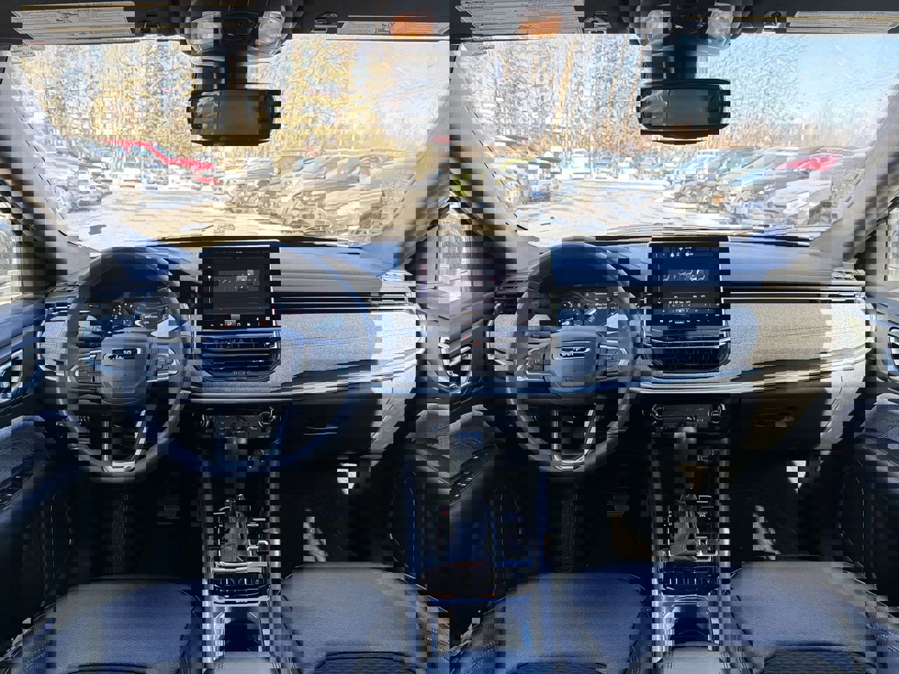 Used 2024 Jeep Compass Latitude image 22