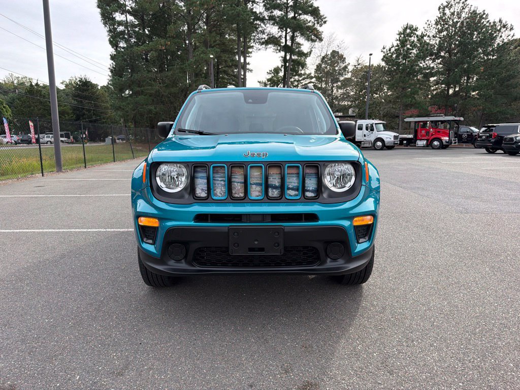 Used 2022 Jeep Renegade Sport w/ Sport Appearance Group AWD/4WD image 3