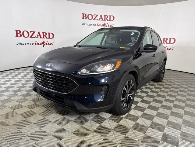 Used 2021 Ford Escape SE w/ SE Sport Appearance Package FWD image 4