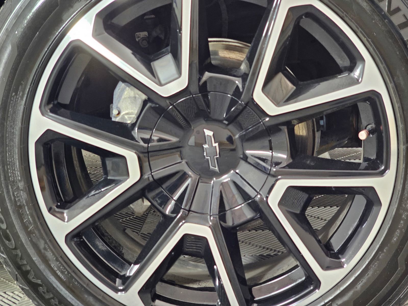 Used 2022 Chevrolet Suburban RST w/ Sport Performance Package image 8