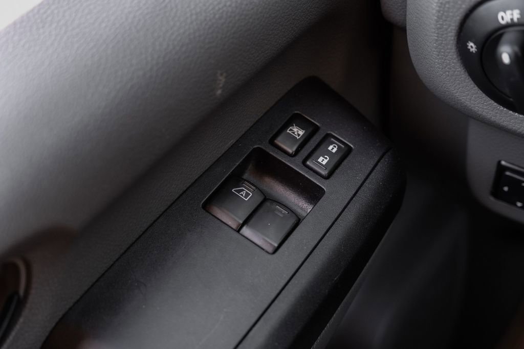 Used 2017 Nissan NV 2500 SV image 34