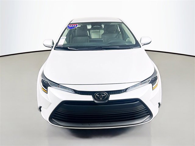 Used 2025 Toyota Corolla LE image 2