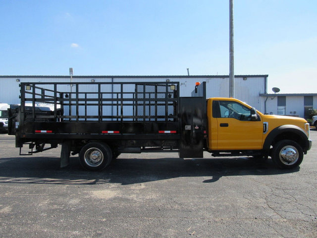 Used 2017 Ford F550 2WD Regular Cab Super Duty image 4