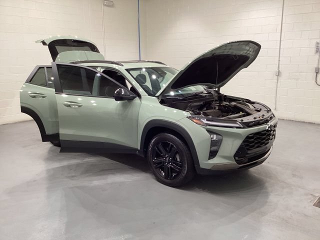 Used 2024 Chevrolet Trax ACTIV w/ Sunroof Package FWD image 11