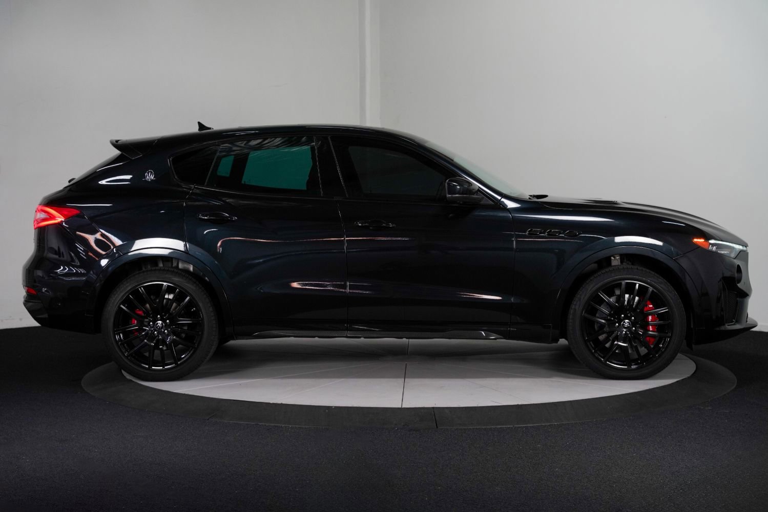 Used 2019 Maserati Levante Trofeo image 11