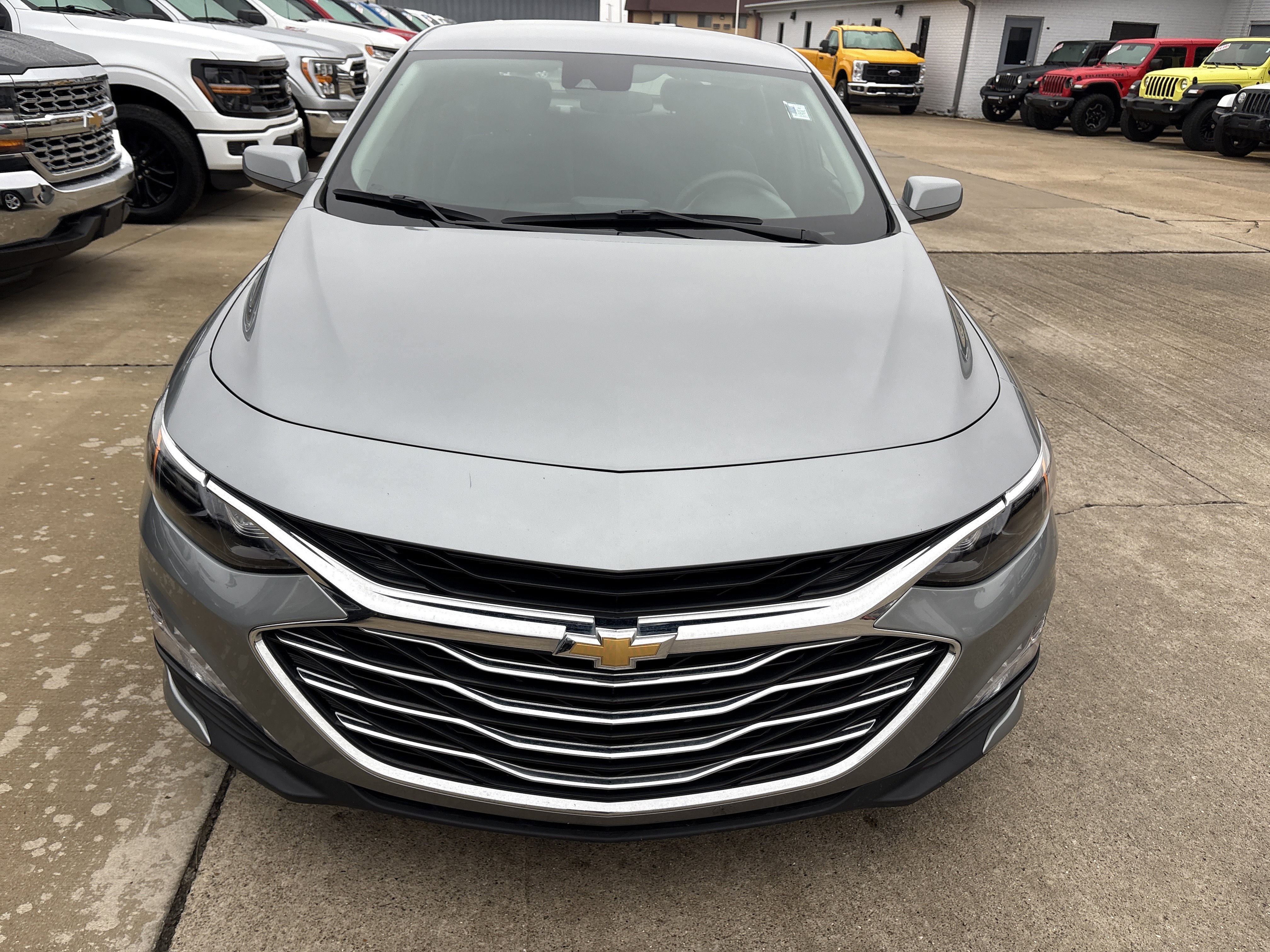 Used 2024 Chevrolet Malibu LT image 2