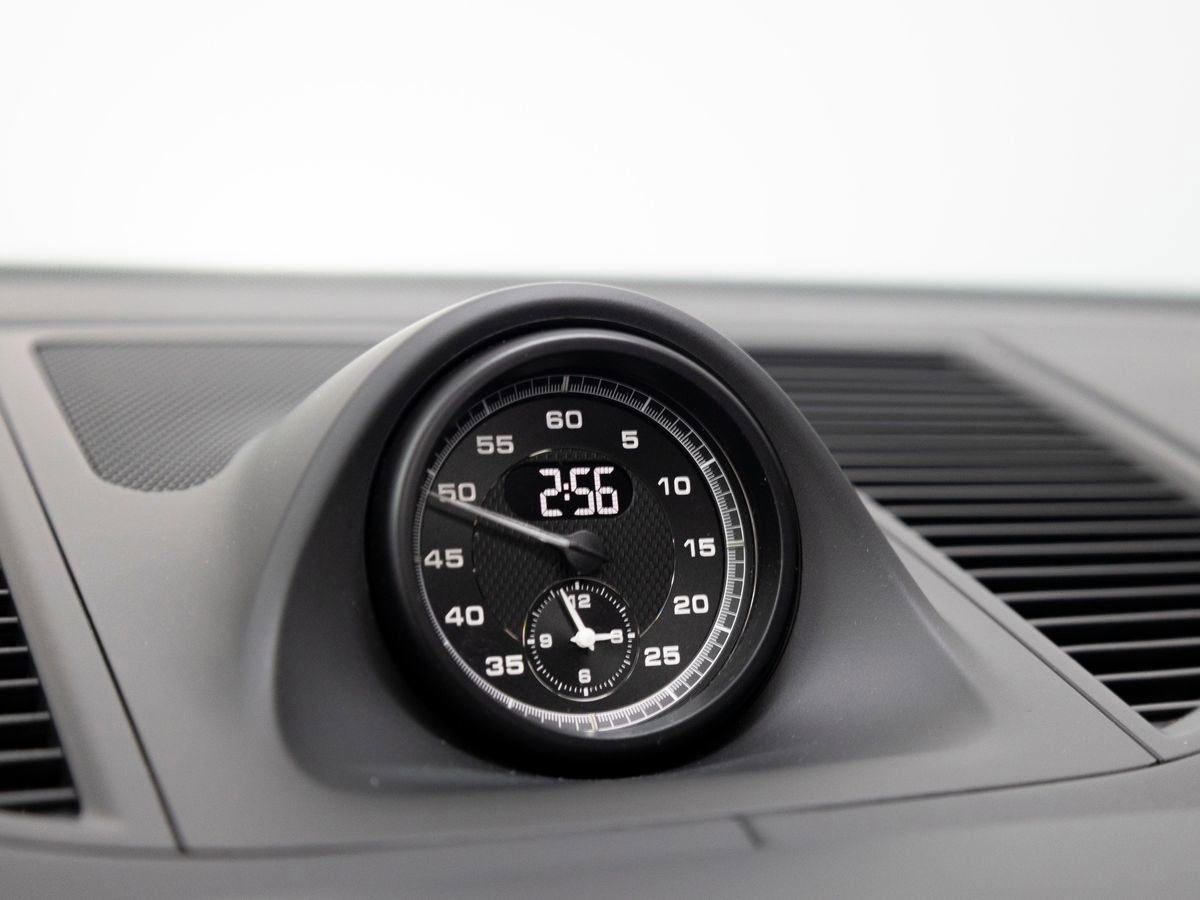 Certified 2025 Porsche Macan Turbo image 20