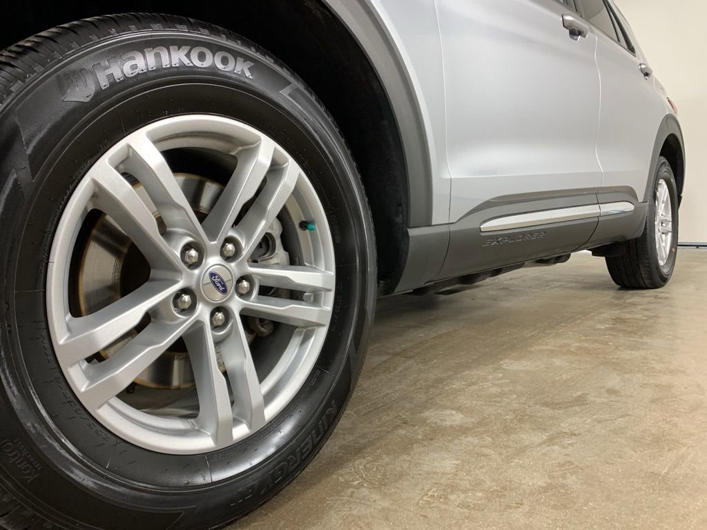 Used 2022 Ford Explorer XLT image 2