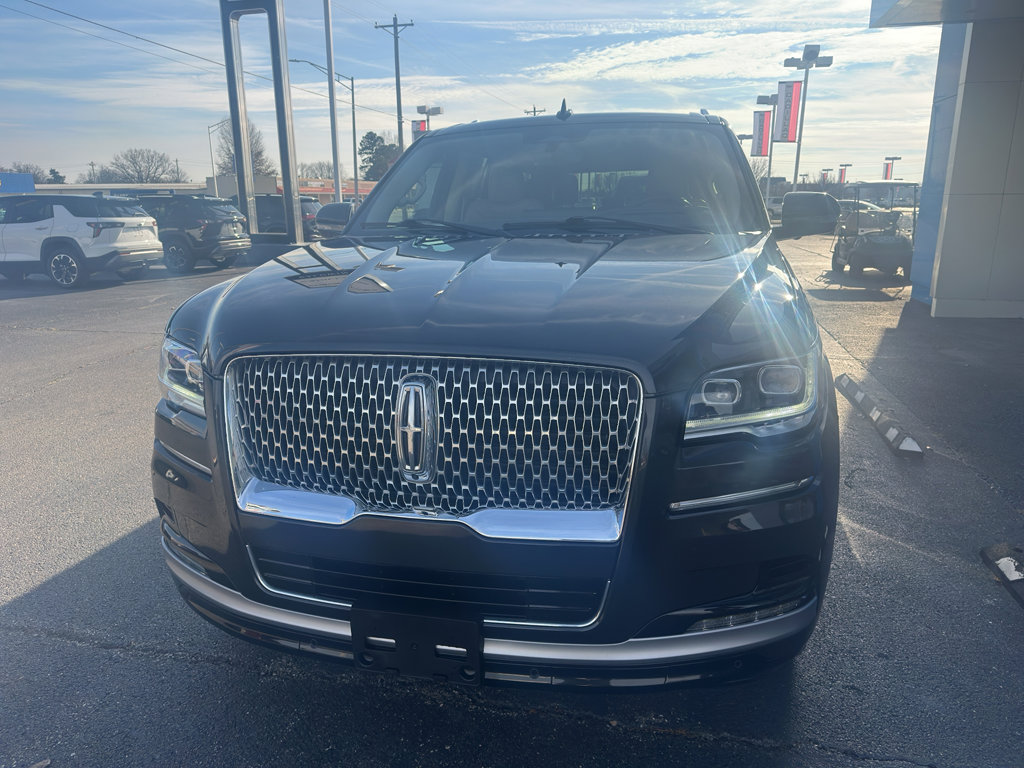 Used 2022 Lincoln Navigator L Reserve image 2