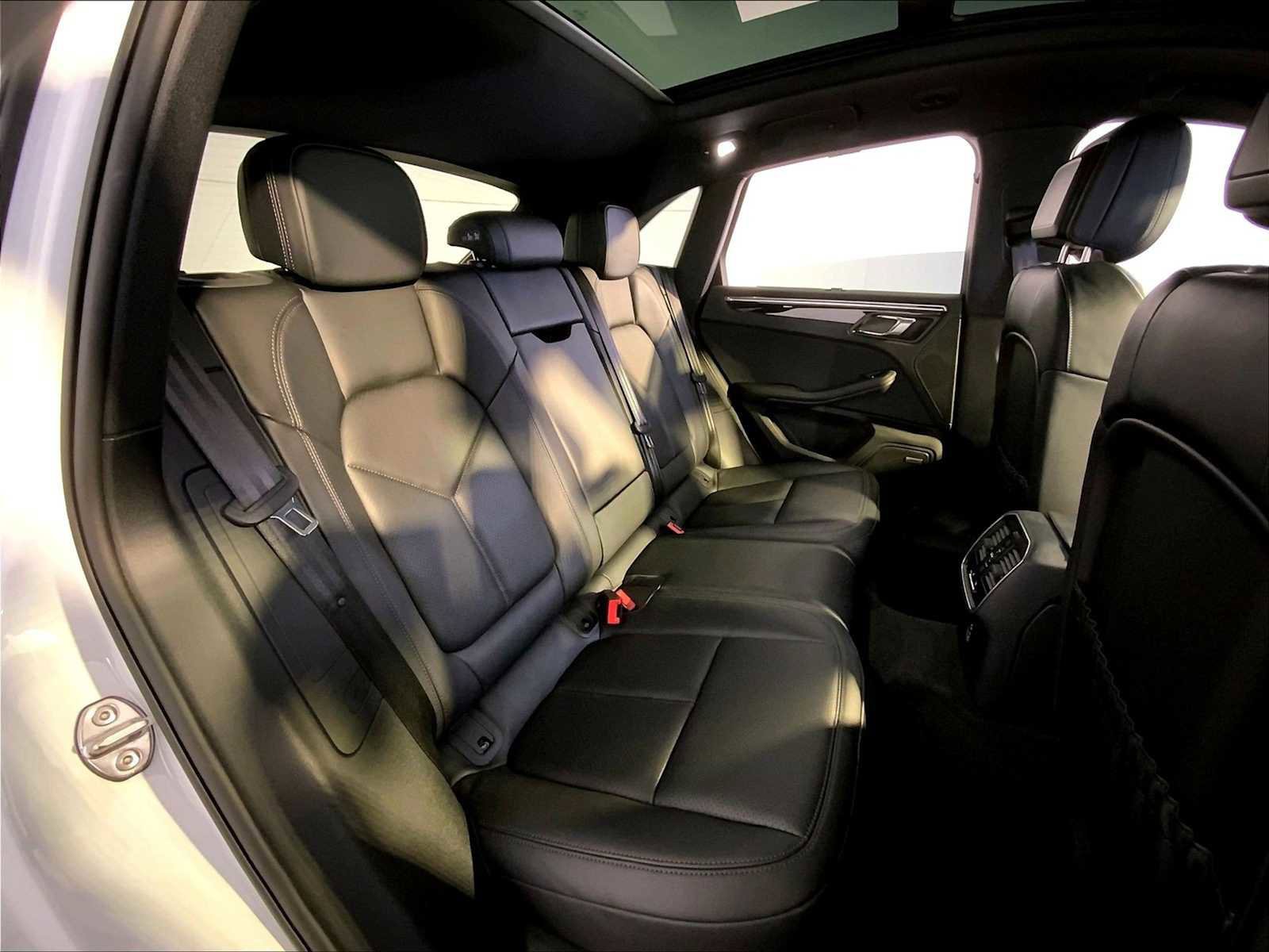 Certified 2025 Porsche Macan image 23