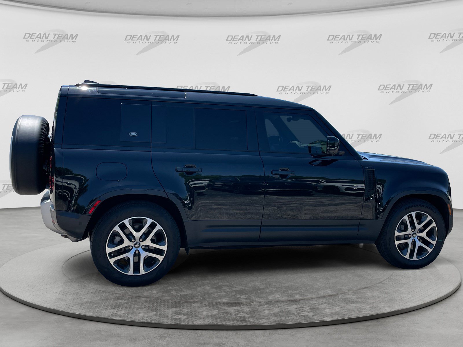 Used 2024 Land Rover Defender 110 S AWD/4WD image 9
