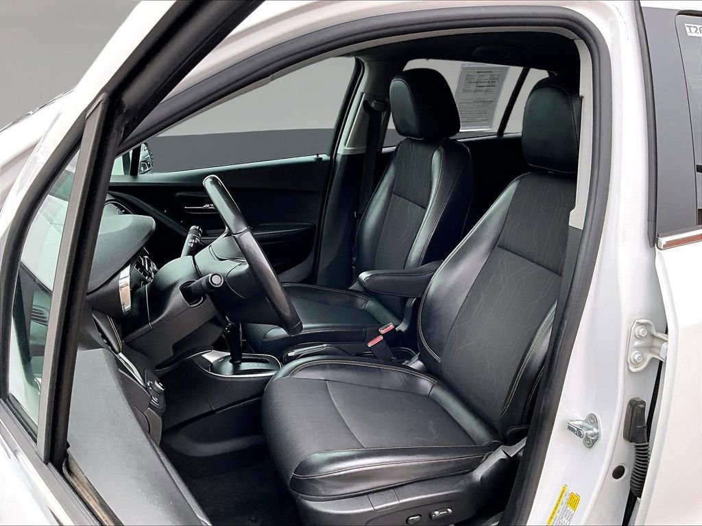 Used 2020 Chevrolet Trax LT w/ LT Convenience Package FWD image 23