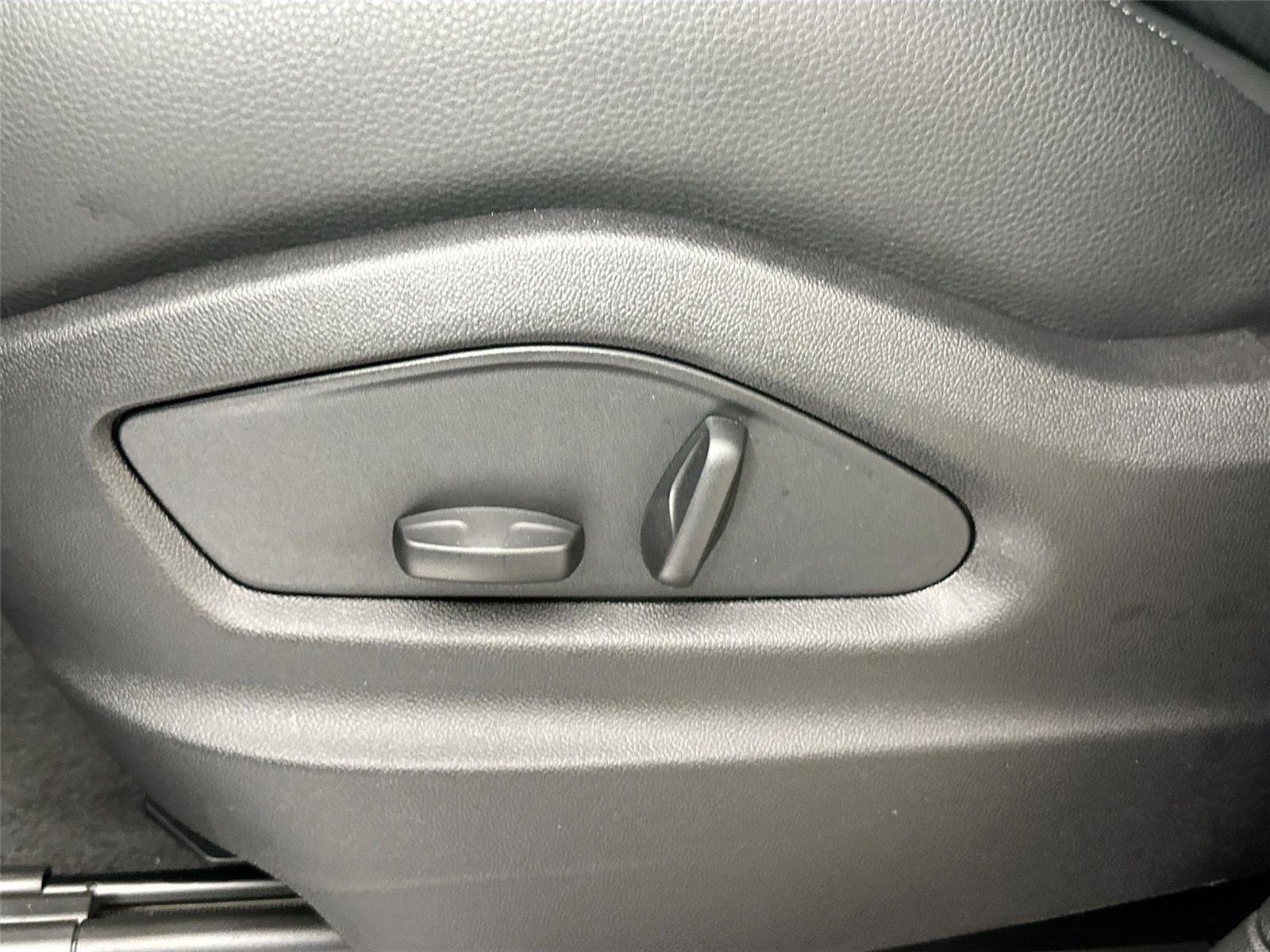 Certified 2026 Porsche Cayenne E-Hybrid AWD/4WD image 32