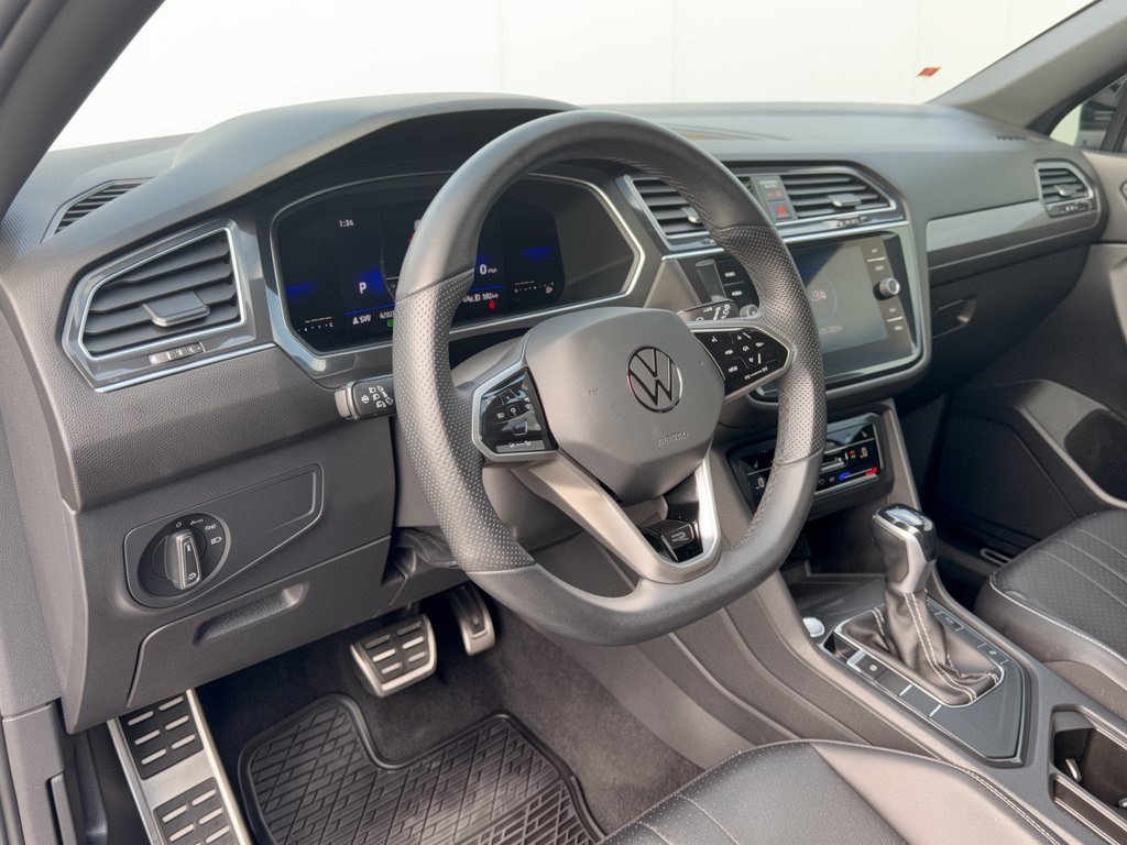 Used 2022 Volkswagen Tiguan SE R-Line FWD image 4