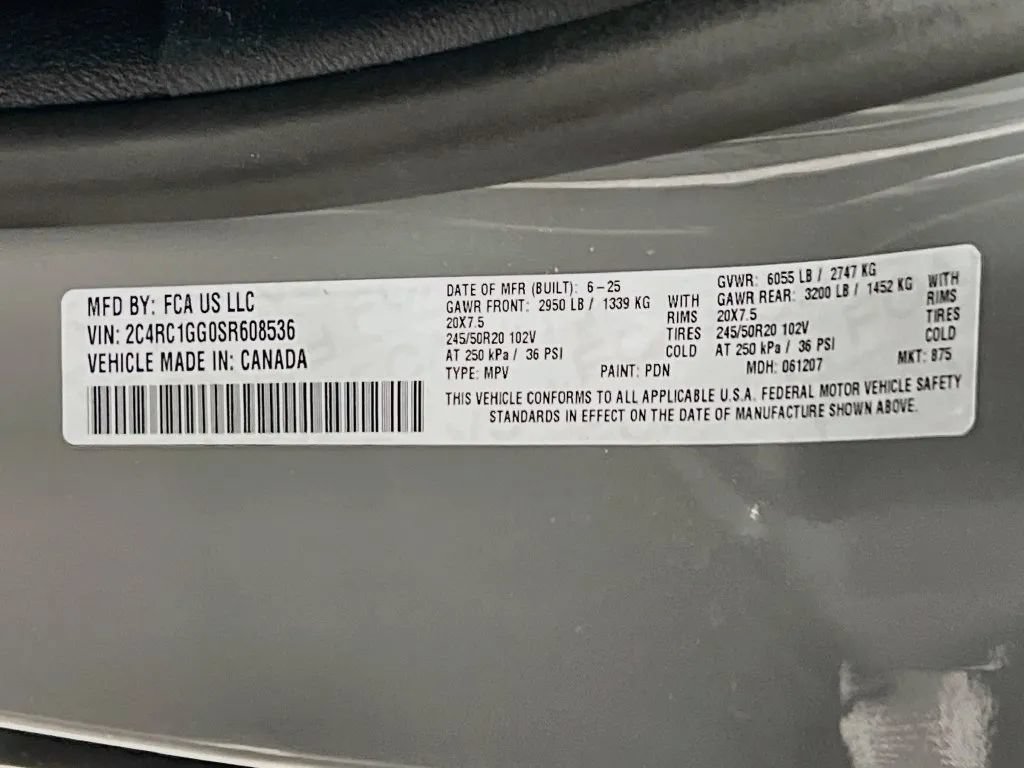 Used 2025 Chrysler Pacifica Limited w/ Trailer Tow Group FWD image 35