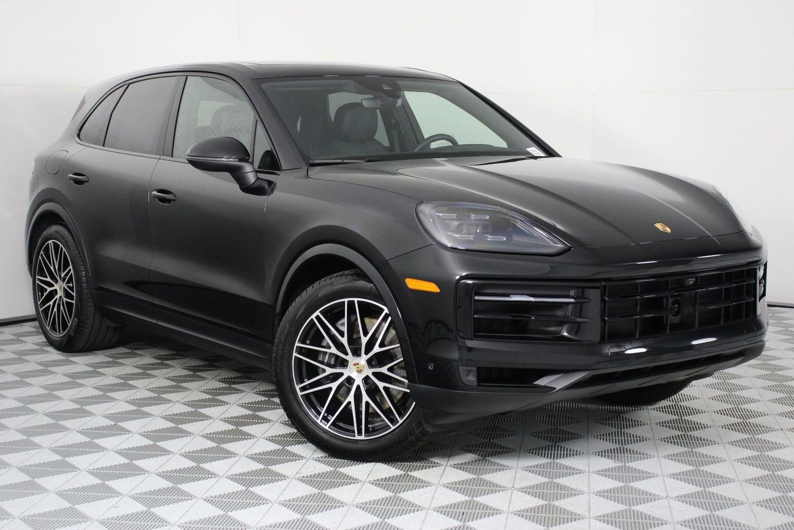 Certified 2025 Porsche Cayenne image 9