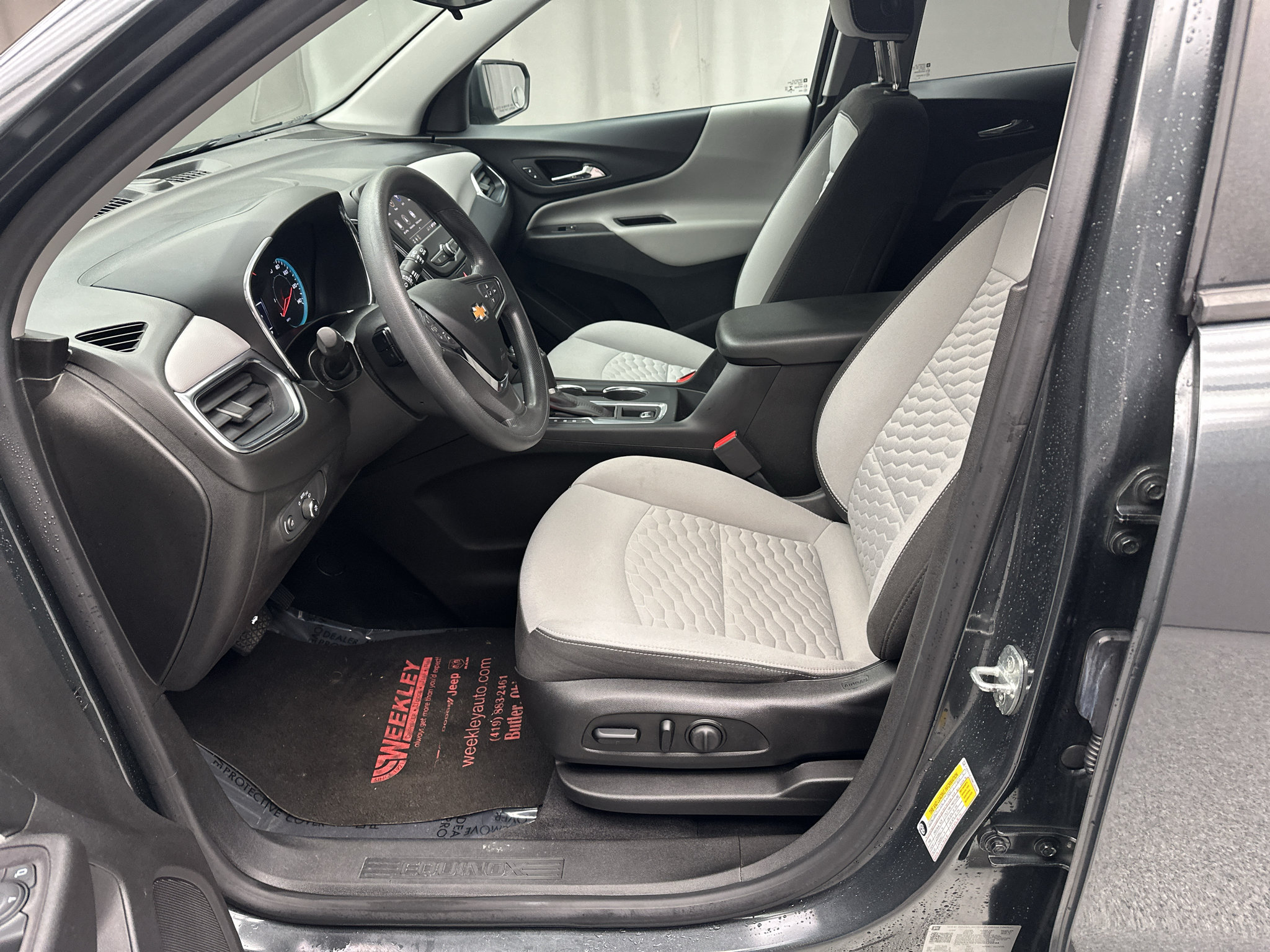 Used 2021 Chevrolet Equinox LS w/ LS Convenience Package AWD/4WD image 4