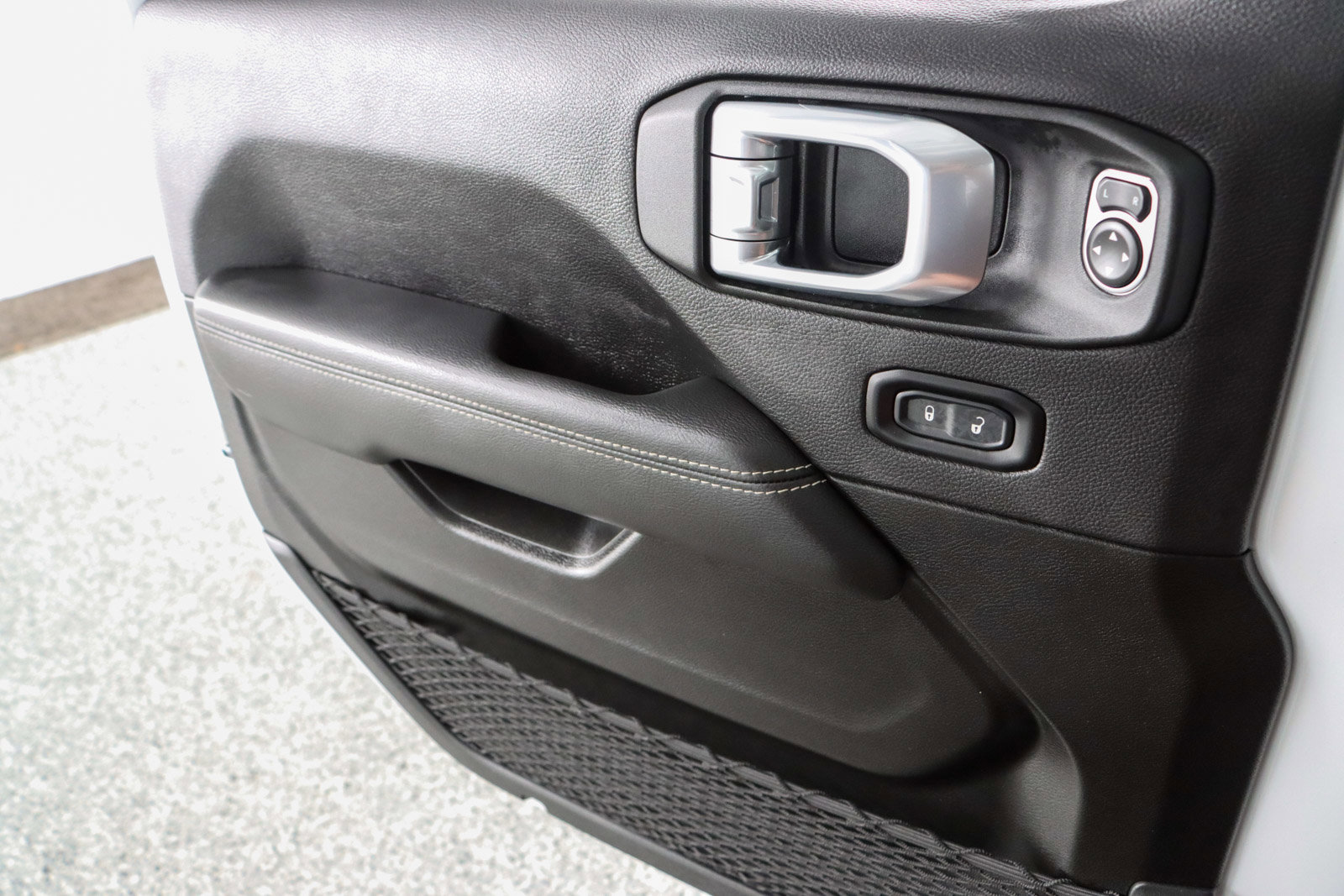 Used 2022 Jeep Wrangler Unlimited Sahara AWD/4WD image 23