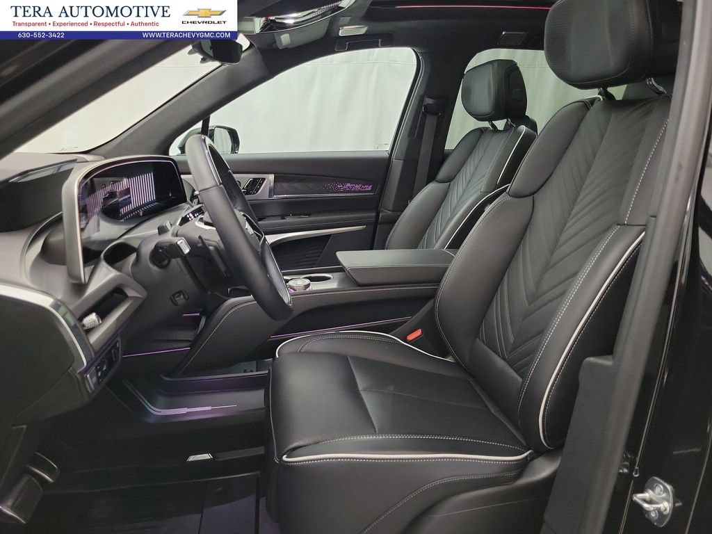 Certified 2026 Cadillac Vistiq Platinum w/ LPO, Floor Liner Package AWD/4WD image 8