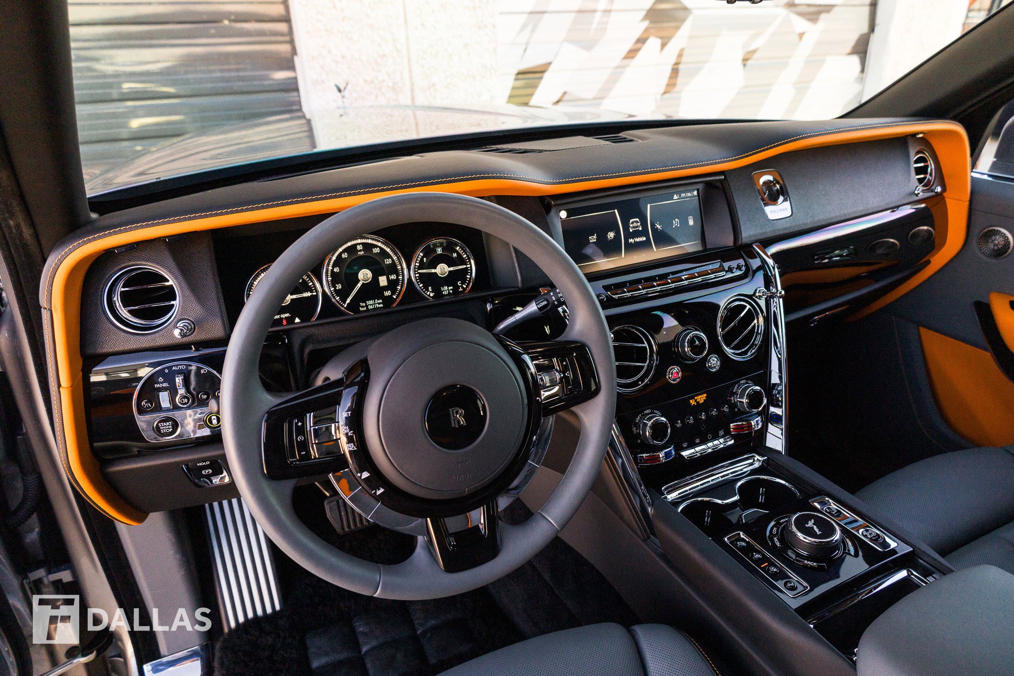 Used 2023 Rolls-Royce Cullinan w/ Cullinan Package image 23