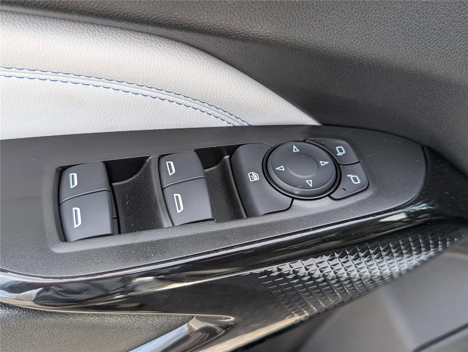 Used 2025 Chevrolet Trax LT w/ Driver Confidence Package image 18