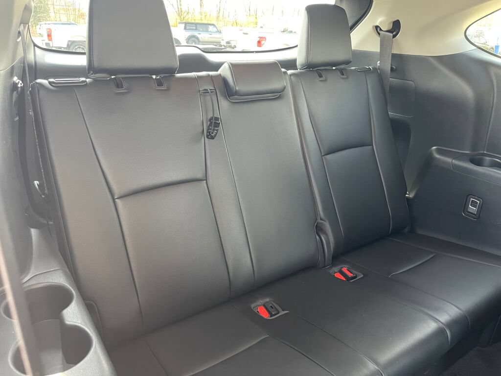 Used 2023 Toyota Highlander XLE FWD image 32