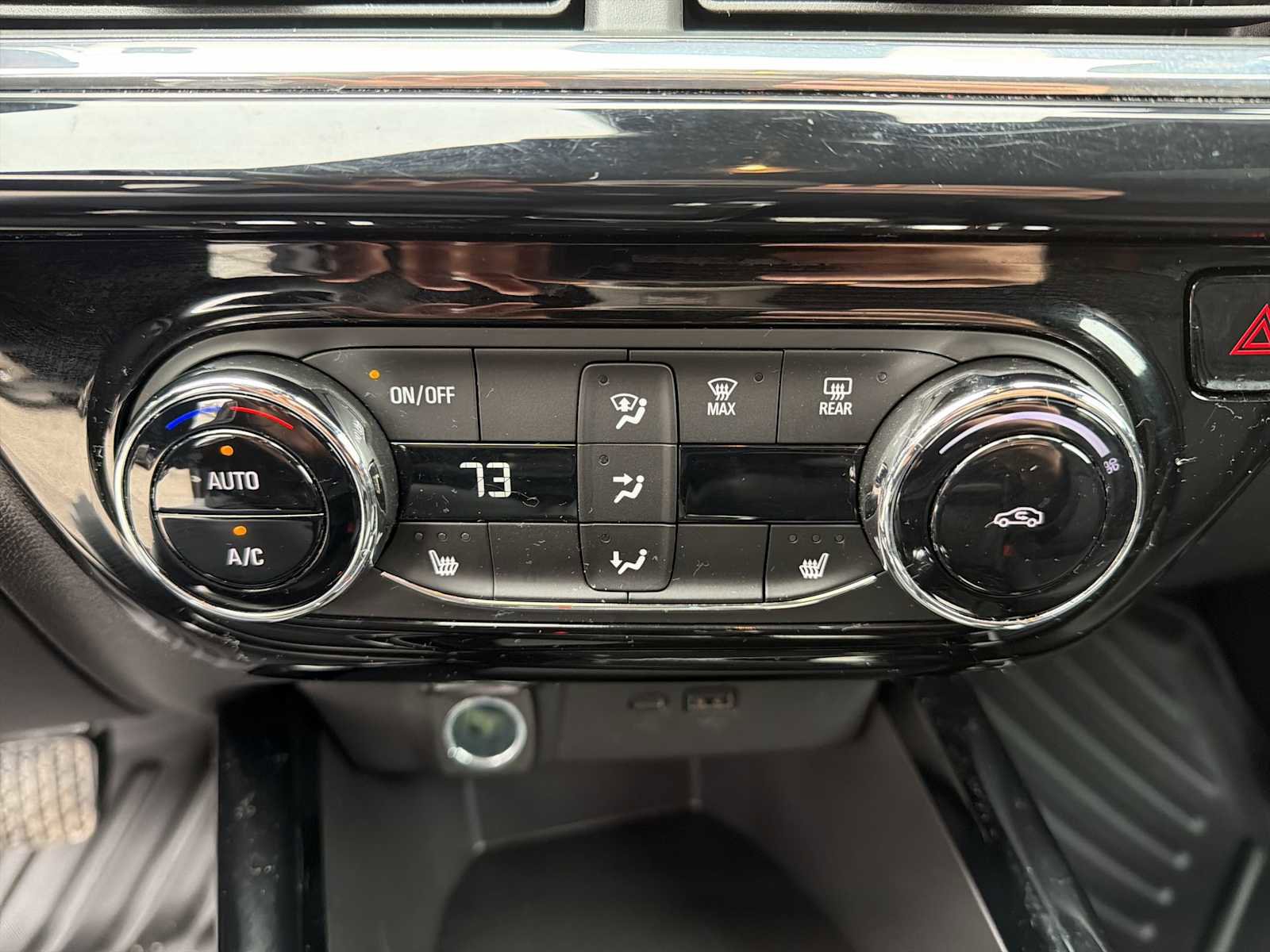 Certified 2025 Chevrolet Trax RS w/ Driver Confidence Package image 17