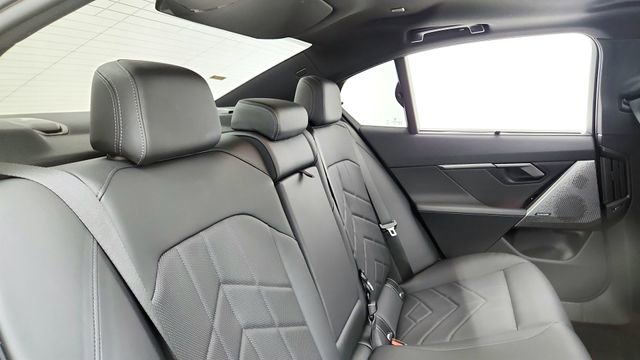 Used 2026 BMW 530i RWD image 23