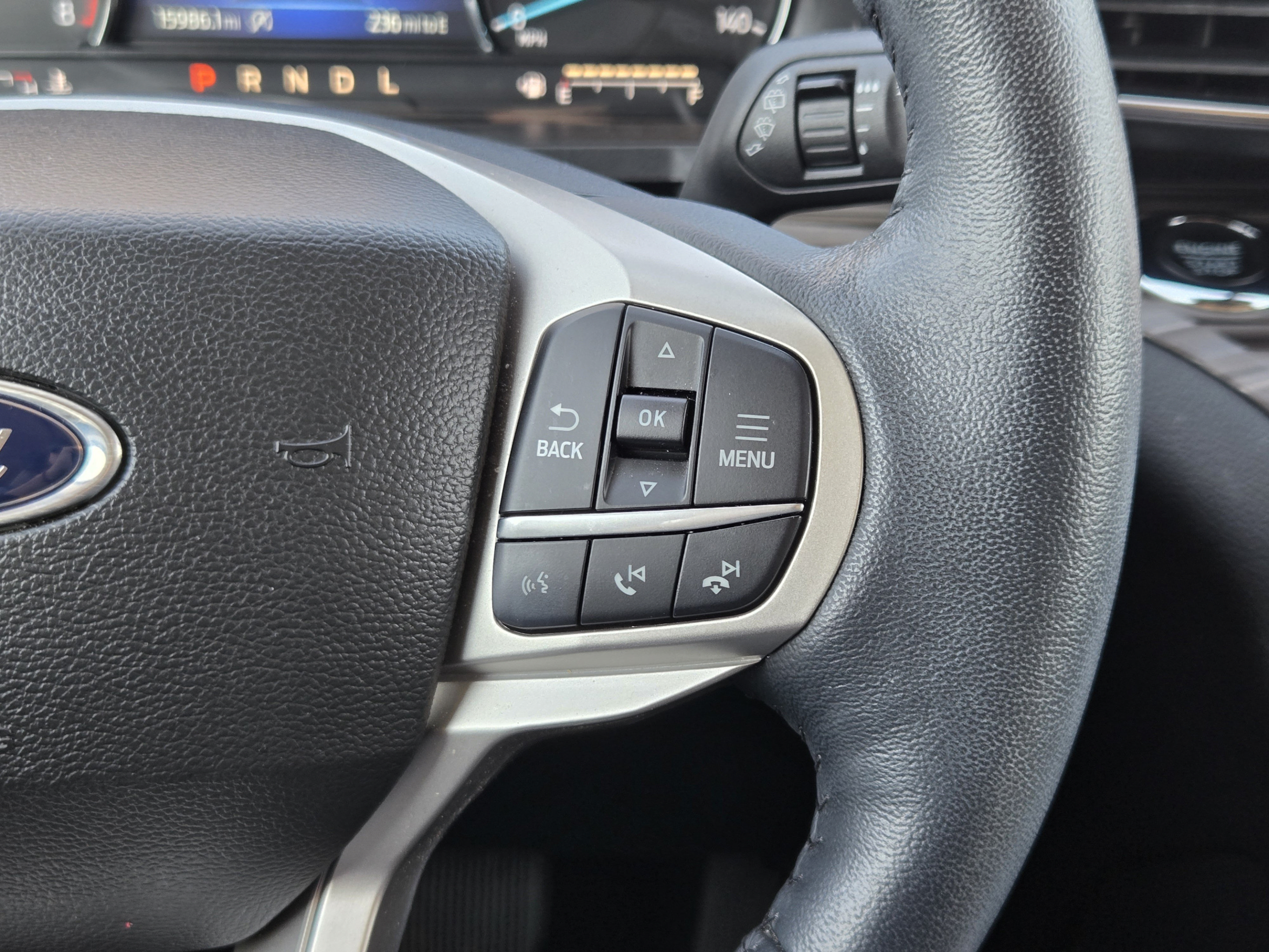 Used 2023 Ford Explorer Limited w/ Limited Technology Package RWD image 23
