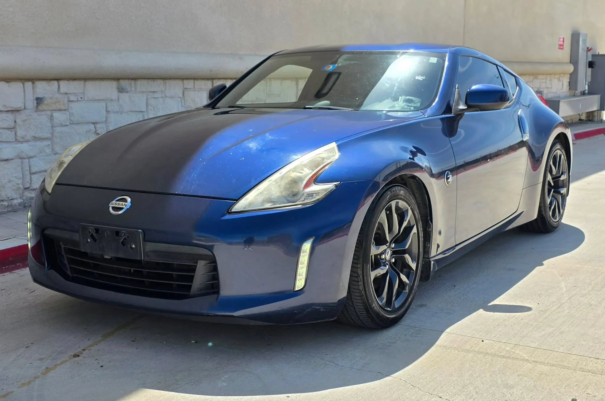 Used 2015 Nissan 370Z Coupe RWD image 8