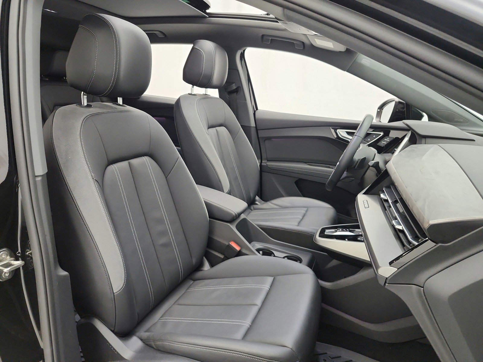 Used 2023 Audi Q4 e-tron Premium Plus w/ Premium Plus image 18