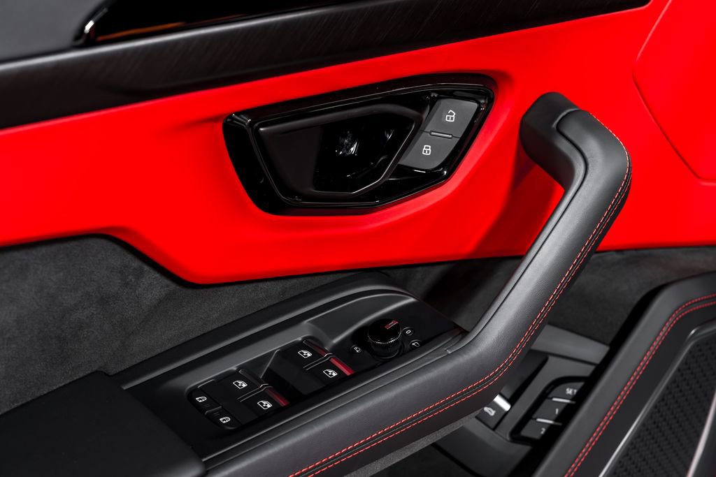 Used 2025 Lamborghini Urus SE AWD/4WD image 10