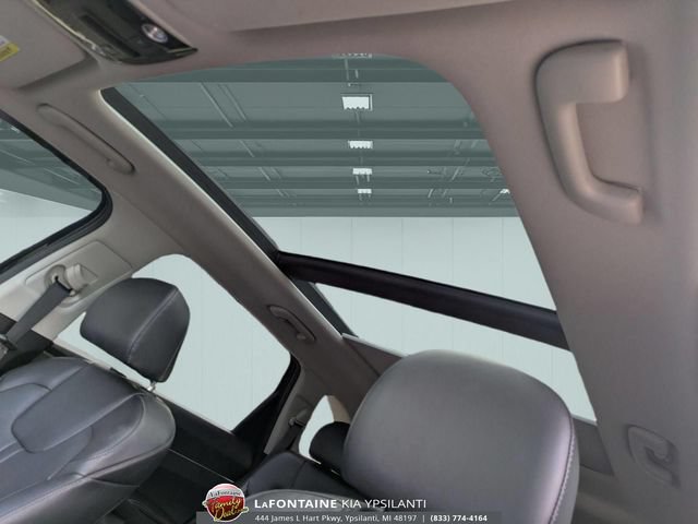 Certified 2022 Kia Sorento S w/ Panoramic Sunroof Package AWD/4WD image 13