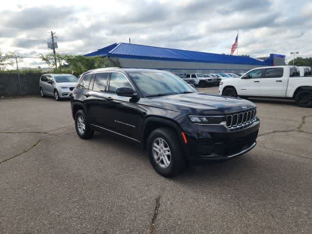 Certified 2023 Jeep Grand Cherokee Laredo w/ Trailer Tow Prep Group (B) AWD/4WD image 8