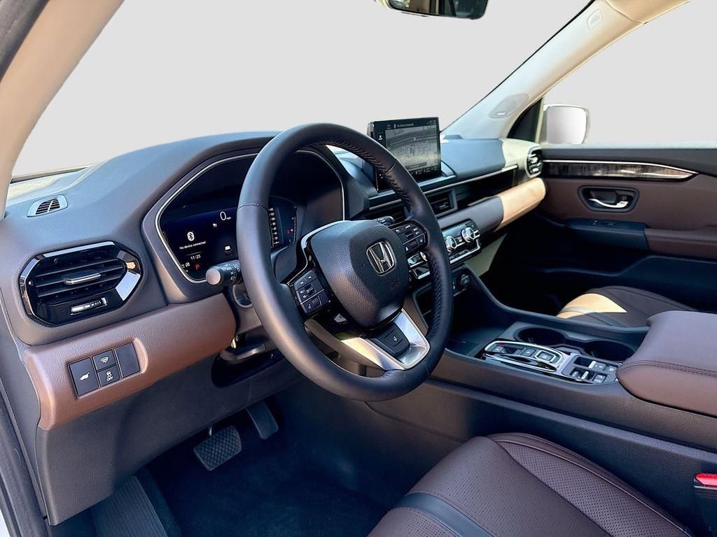 Used 2025 Honda Pilot Elite image 9