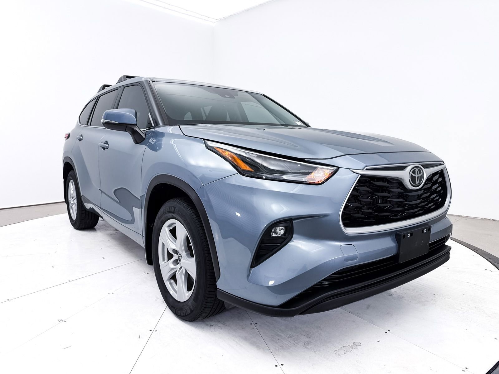 Used 2023 Toyota Highlander LE image 12