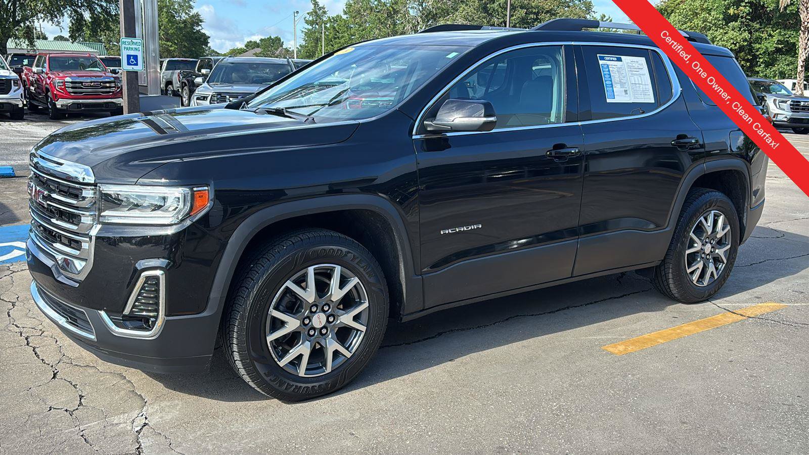 Certified 2023 GMC Acadia SLT w/ Technology Package FWD image 3