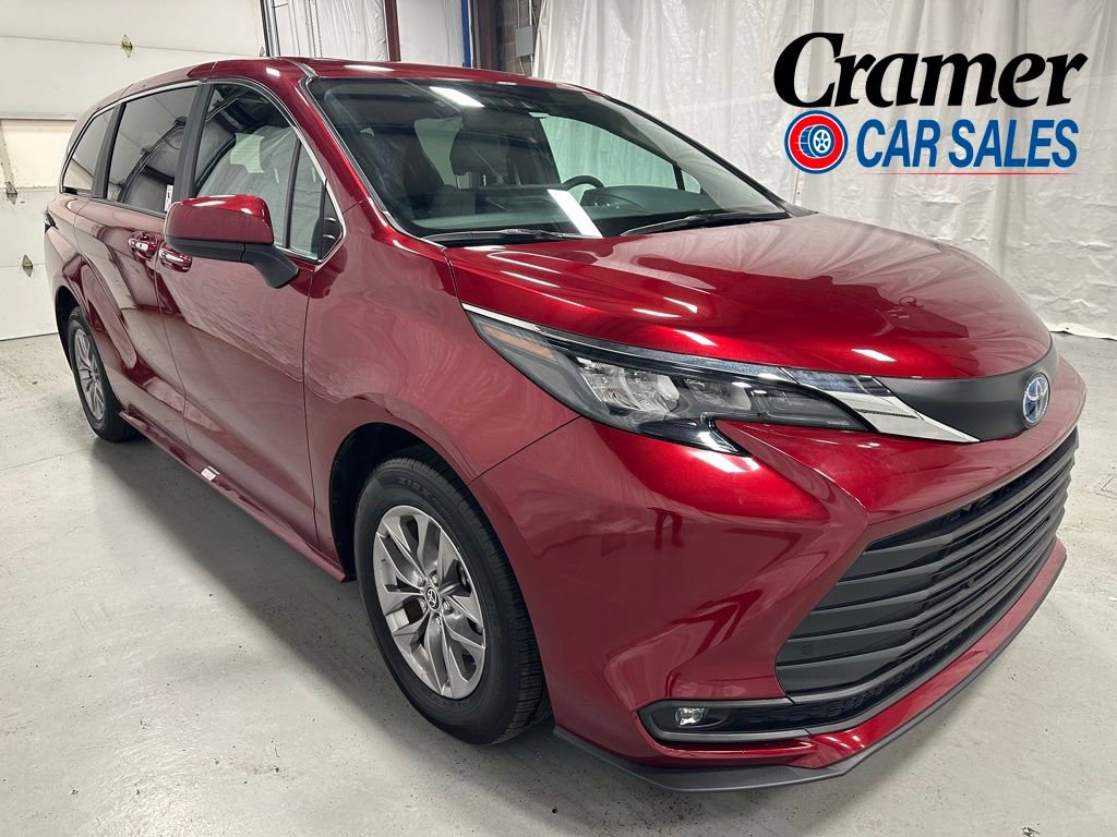 Used 2025 Toyota Sienna XLE