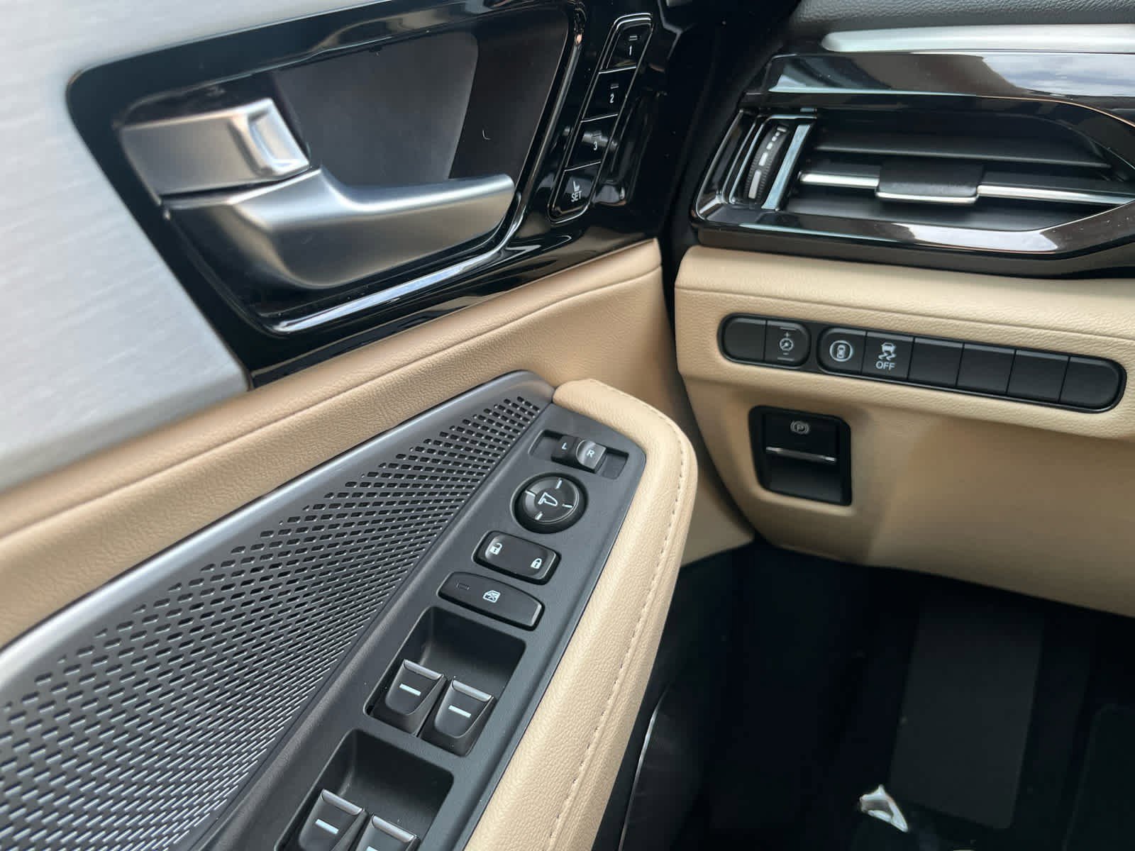 Used 2025 Acura MDX FWD image 31